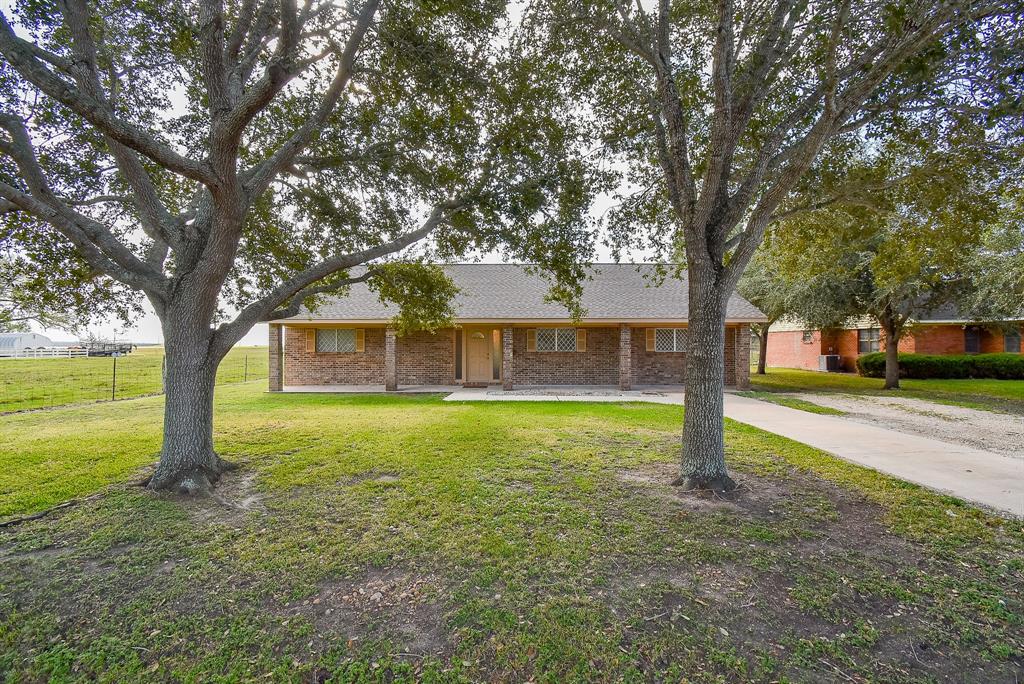 912 Spruce Avenue, El Campo, Texas image 2