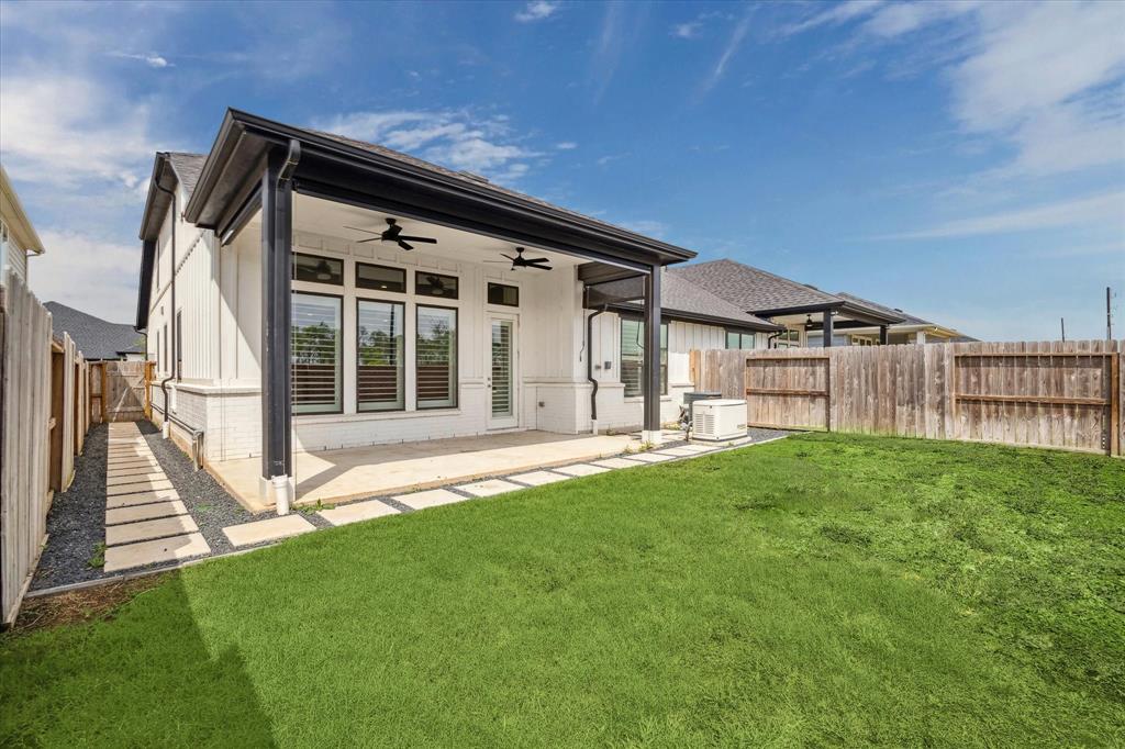 10210 Water Harbor Drive, Missouri City, Texas image 32