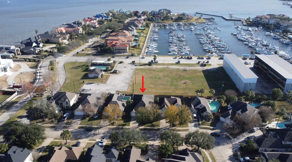 306 Lago Vista Street, Kemah, Texas image 3