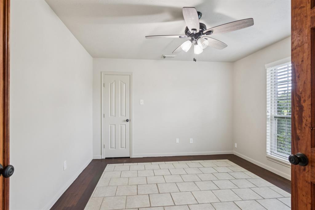 3405 Stonecrest Court, Pearland, Texas image 9