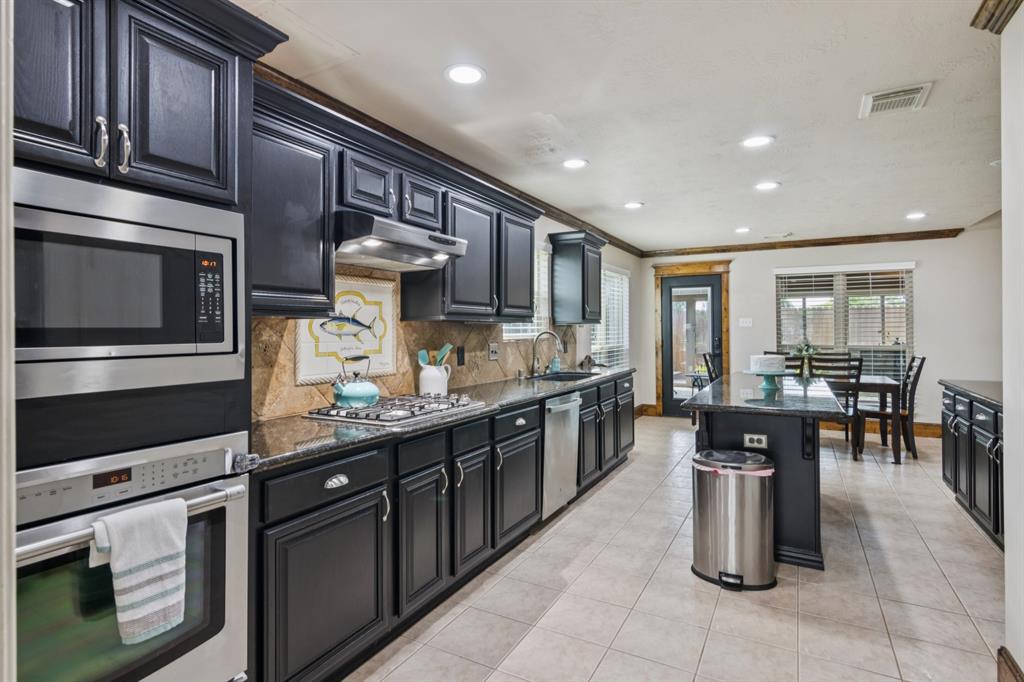 3405 Stonecrest Court, Pearland, Texas image 11