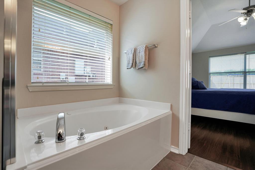 2702 Argos Drive, Missouri City, Texas image 25