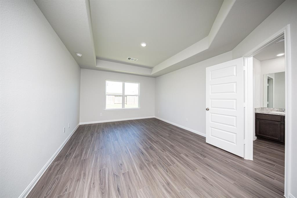 16921 Hazelnut Drive, Conroe, Texas image 8