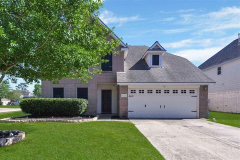 Single Family Residence in Baytown TX 5126 Timber Creek Ave Ave.jpg