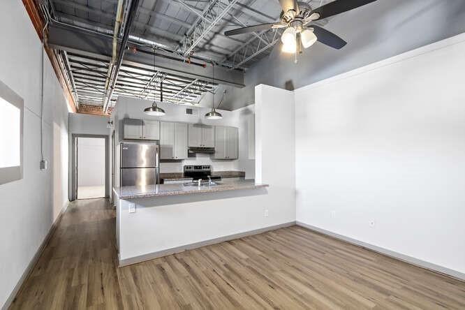 612 W Texas Avenue 222