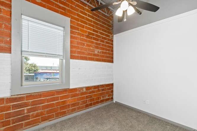 612 W Texas Avenue 222