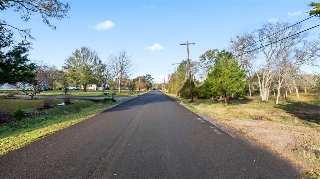 W Schreck Street, Baytown, Texas image 5