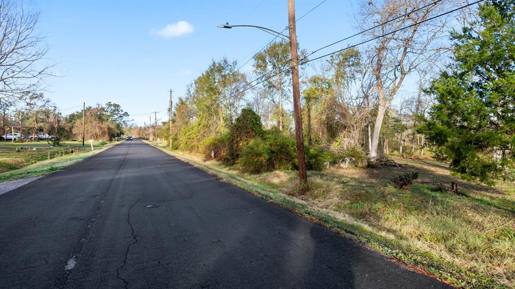 W Schreck Street, Baytown, Texas image 2