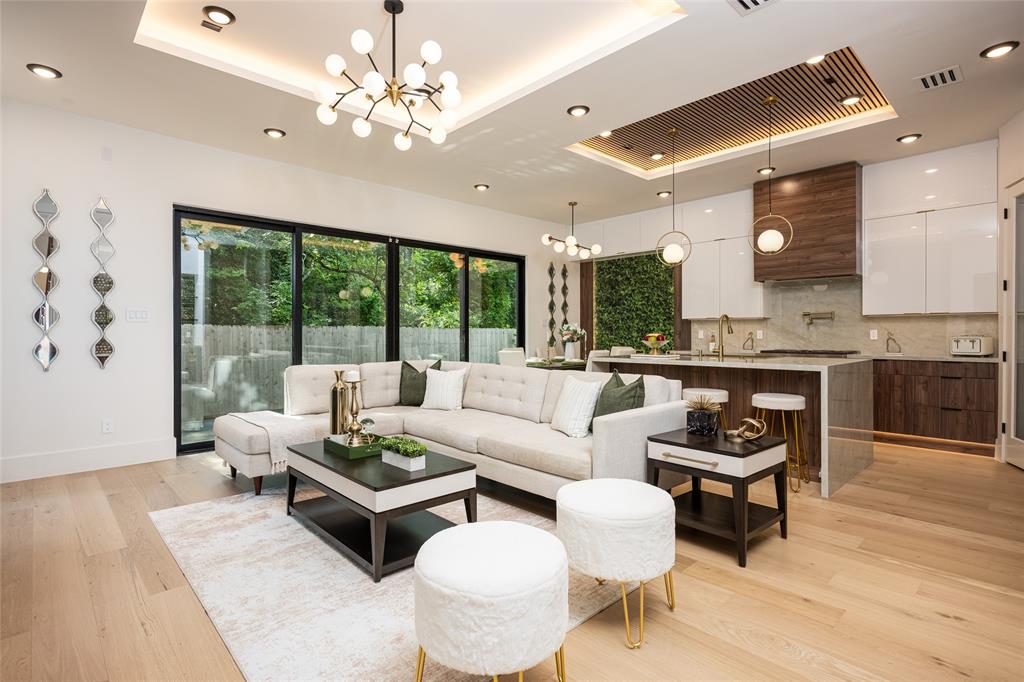 627 Rolling Oaks