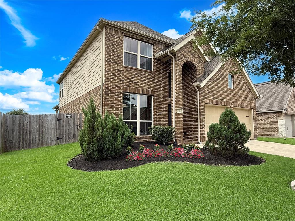 2804 Sable Creek Lane, Pearland, Texas image 2