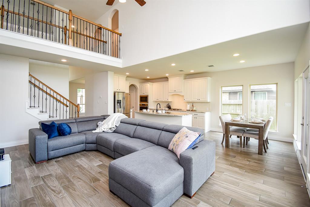 2804 Sable Creek Lane, Pearland, Texas image 12