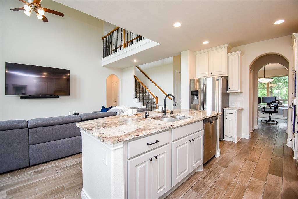 2804 Sable Creek Lane, Pearland, Texas image 7
