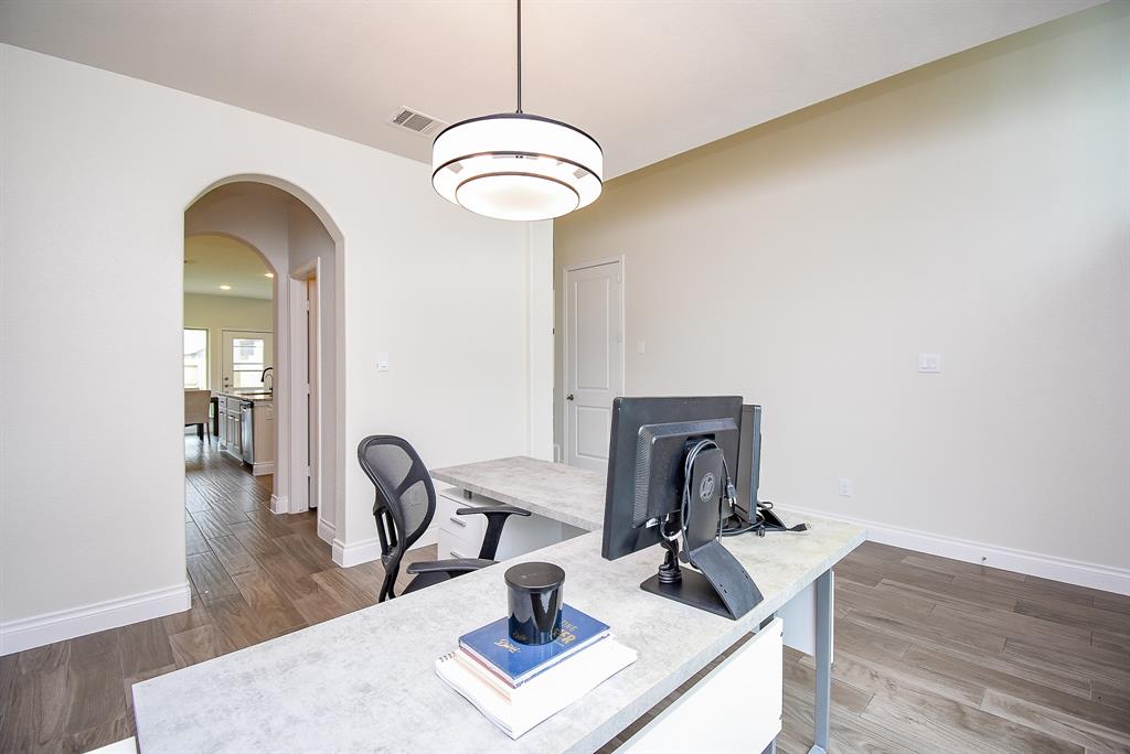 2804 Sable Creek Lane, Pearland, Texas image 5
