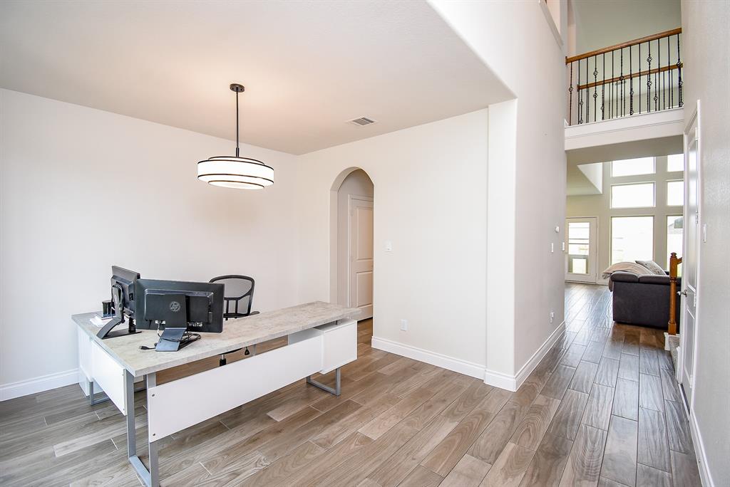 2804 Sable Creek Lane, Pearland, Texas image 4
