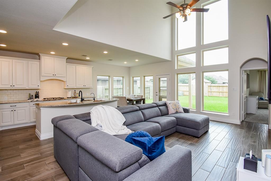 2804 Sable Creek Lane, Pearland, Texas image 13
