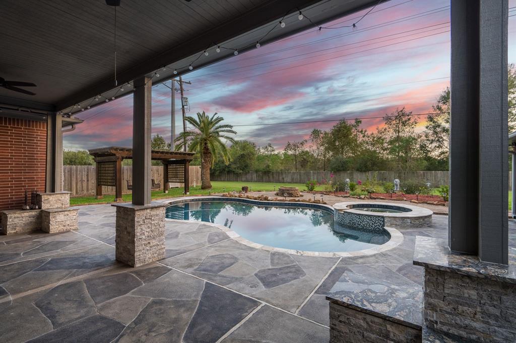 1708 Country Club Drive, Friendswood, Texas image 4