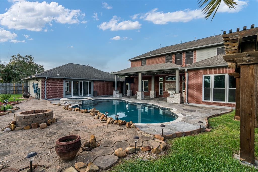 1708 Country Club Drive, Friendswood, Texas image 46