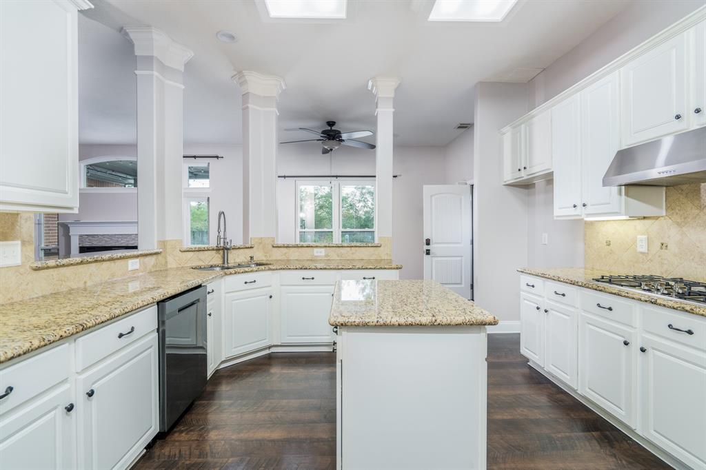 1708 Country Club Drive, Friendswood, Texas image 8