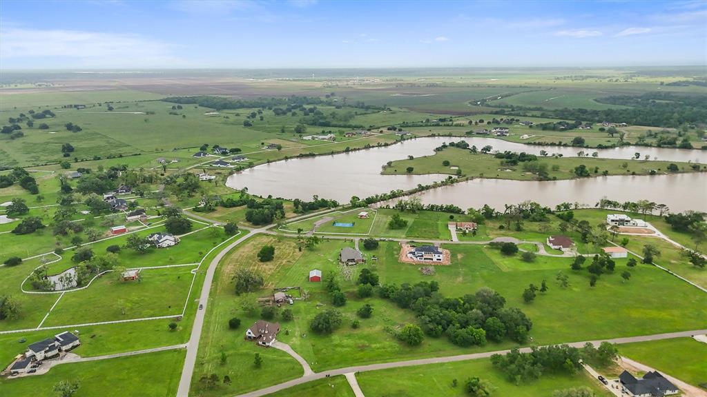 2811 Horse Trail Drive, Rosharon, Texas image 7
