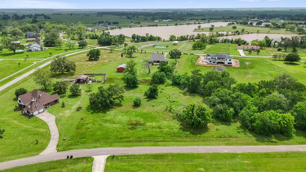 2811 Horse Trail Drive, Rosharon, Texas image 2
