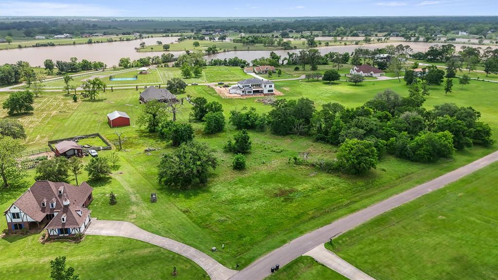 2811 Horse Trail Drive, Rosharon, Texas image 3