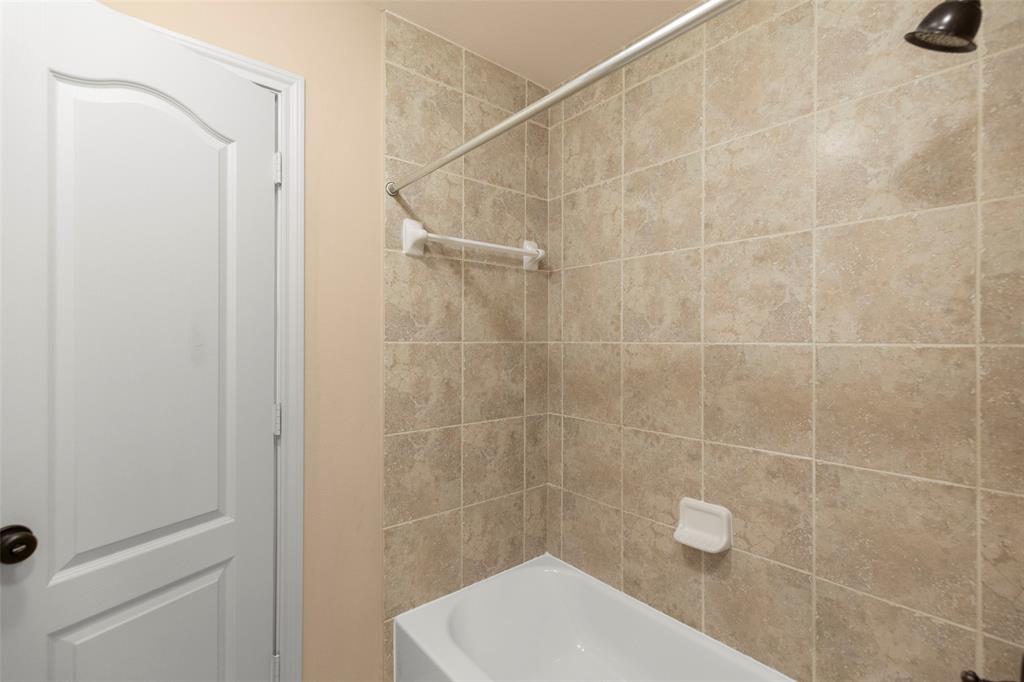5407 Valley Country Lane, Sugar Land, Texas image 38