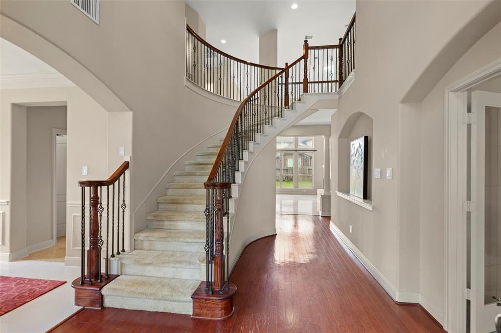5407 Valley Country Lane, Sugar Land, Texas image 3