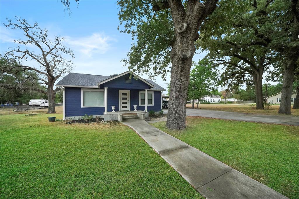 425 8th Street, Somerville, Texas image 2