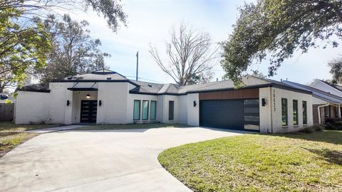 Photo of 10023 Piping Rock Lane, Houston, TX 77042 (MLS # 97387892)