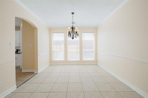 156057084