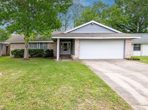 Single Family Residence in Friendswood TX 16710 Hibiscus Lane.jpg