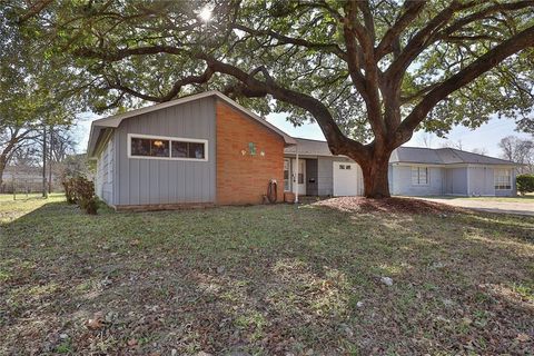 A home in Lake Jackson