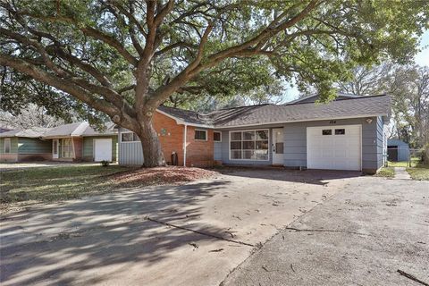 A home in Lake Jackson