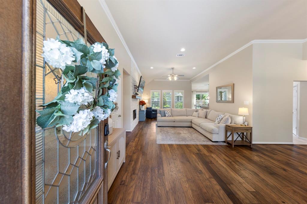 813 Woodland Court, Conroe, Texas image 3