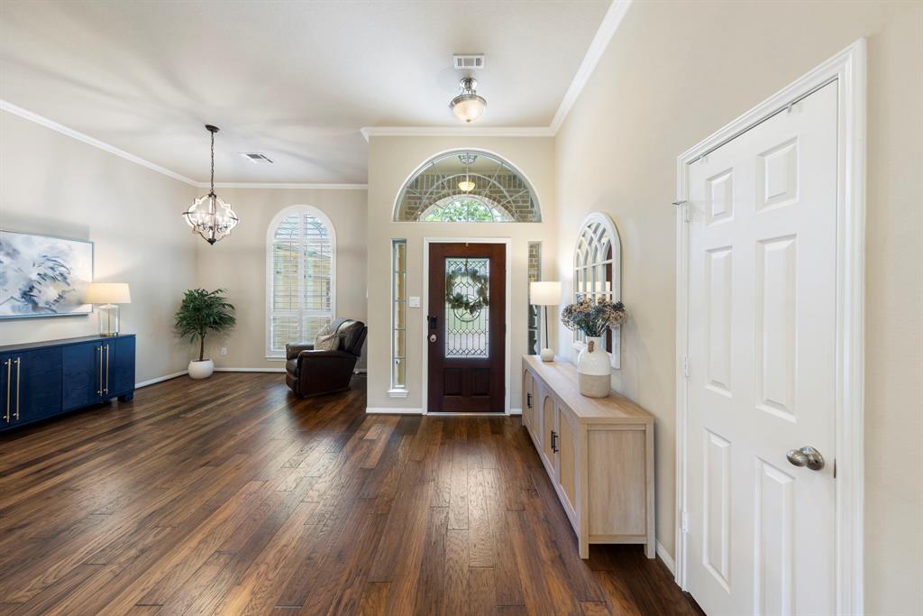 813 Woodland Court, Conroe, Texas image 4
