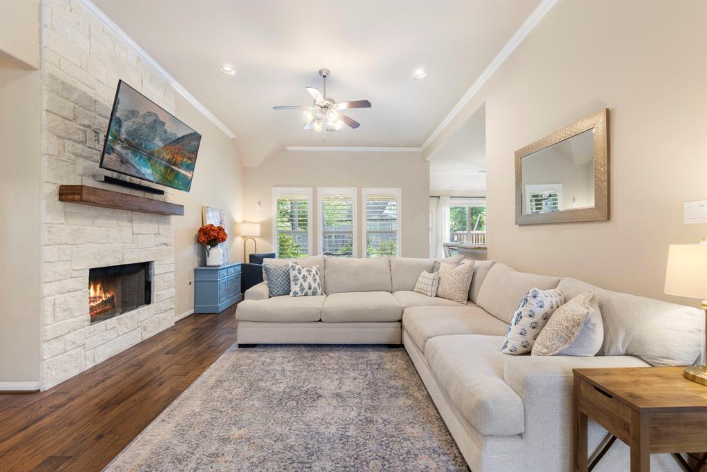 813 Woodland Court, Conroe, Texas image 8