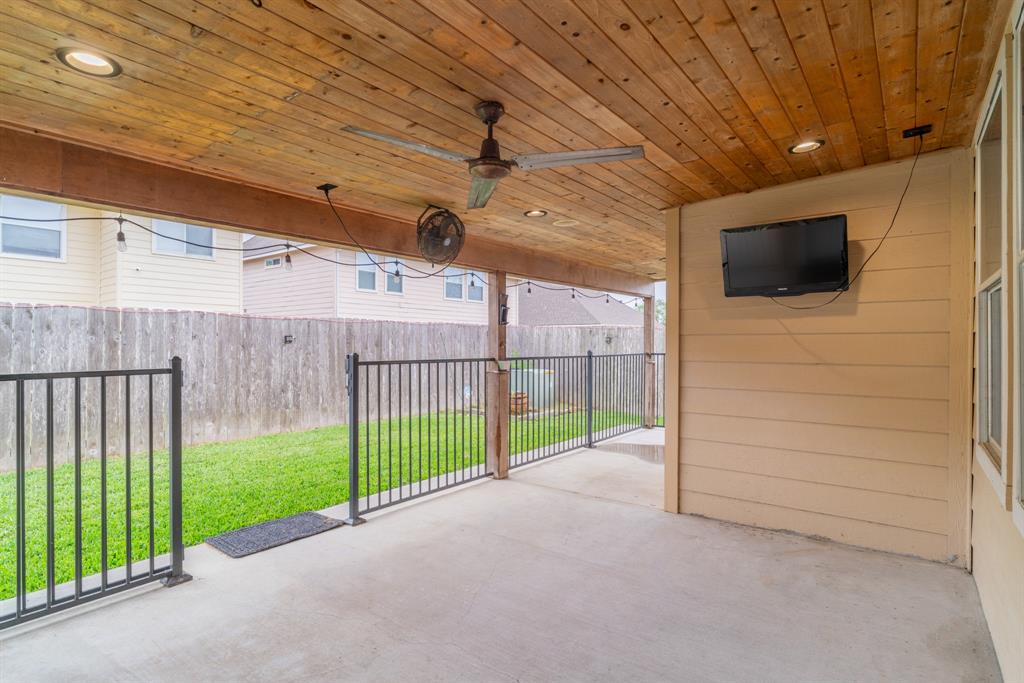 4704 High Creek Court, Alvin, Texas image 4