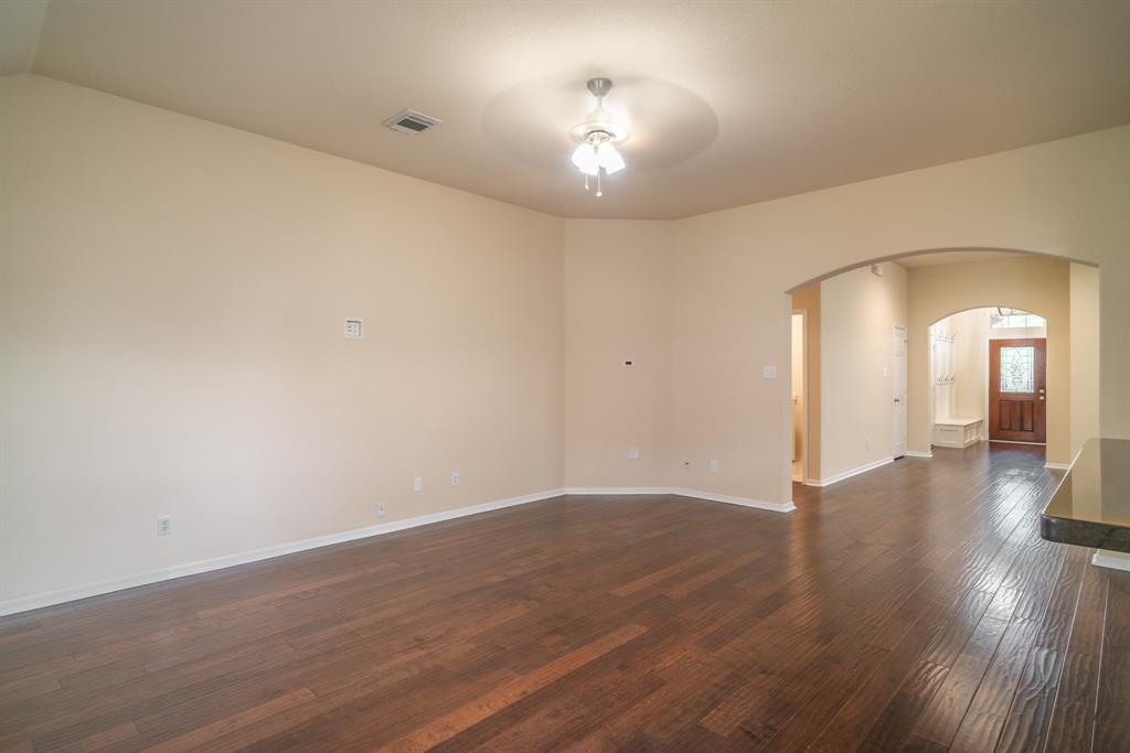 4704 High Creek Court, Alvin, Texas image 14