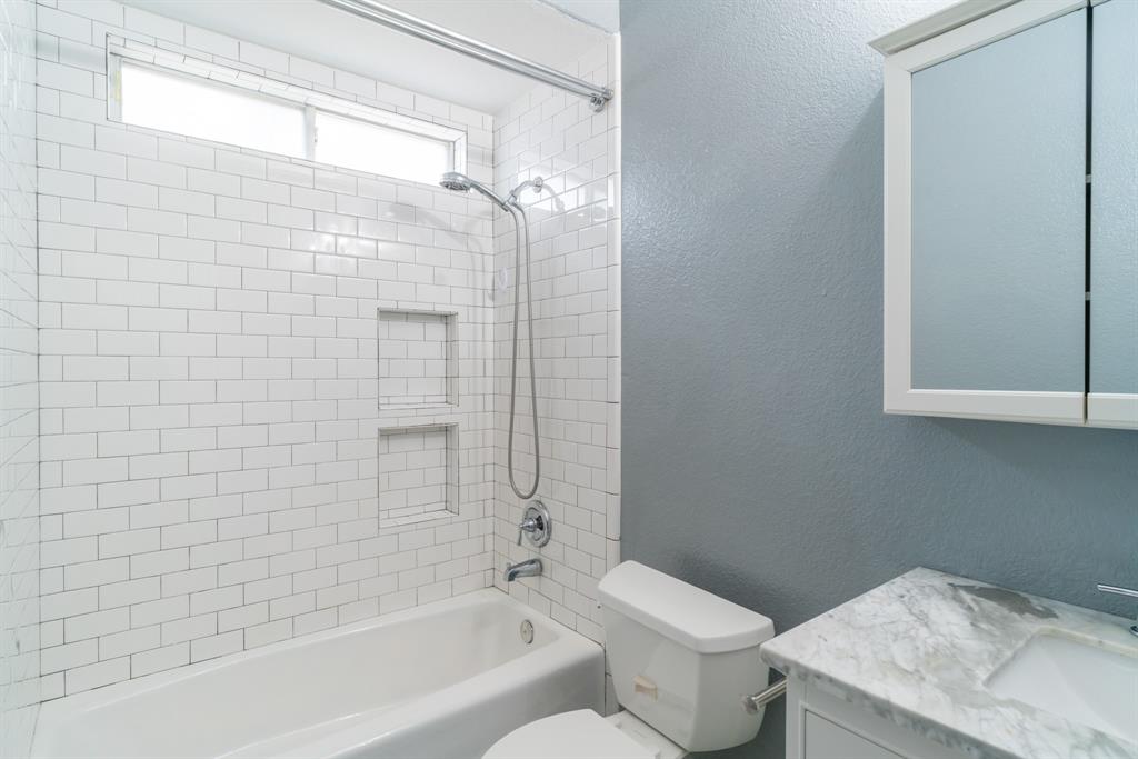 4704 High Creek Court, Alvin, Texas image 34
