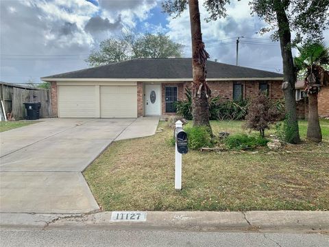 Single Family Residence in Houston TX 11127 Triola Lane.jpg