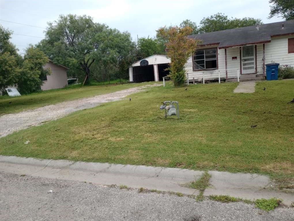 709 Avenue F, Sinton, Texas image 2