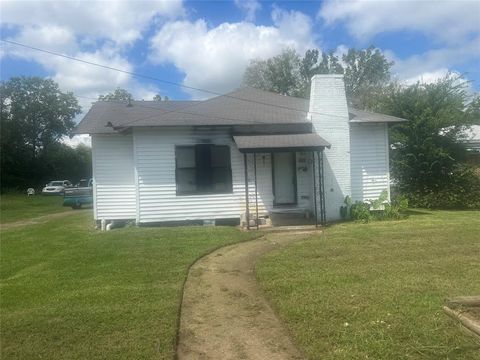 Photo of 1101 N 1st Street, Lufkin, TX 75901 (MLS # 82425710)