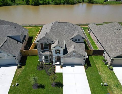 Single Family Residence in Clute TX 138 Water Grass Trail.jpg