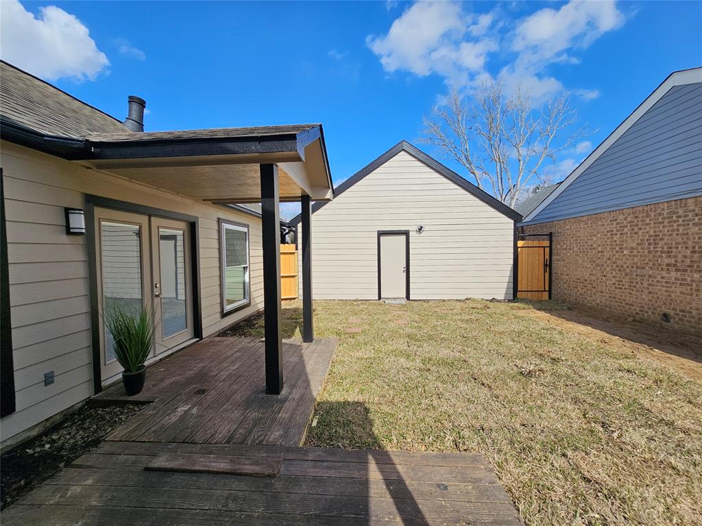 16610 Saturn Lane, Houston, Texas image 17