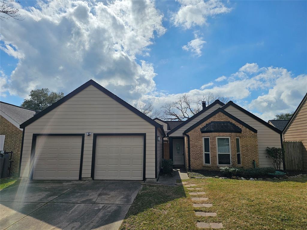 16610 Saturn Lane, Houston, Texas image 1