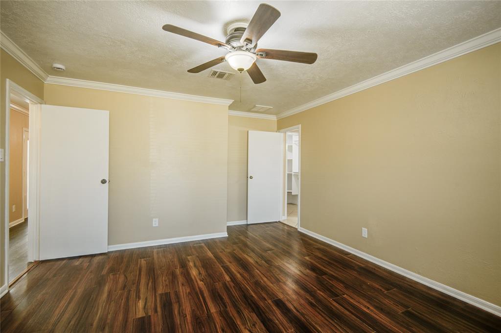 16610 Saturn Lane, Houston, Texas image 28
