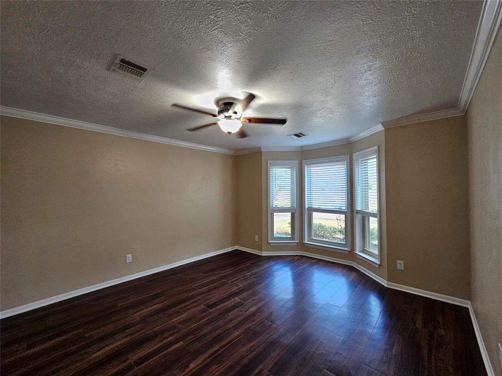 16610 Saturn Lane, Houston, Texas image 6