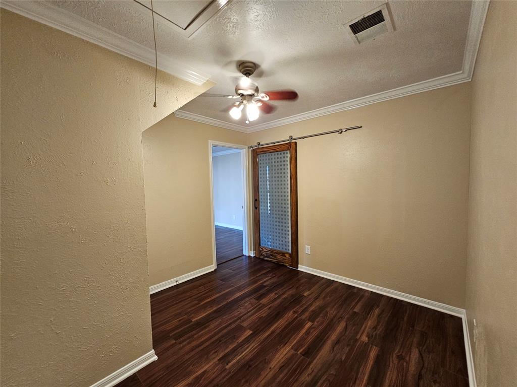16610 Saturn Lane, Houston, Texas image 10