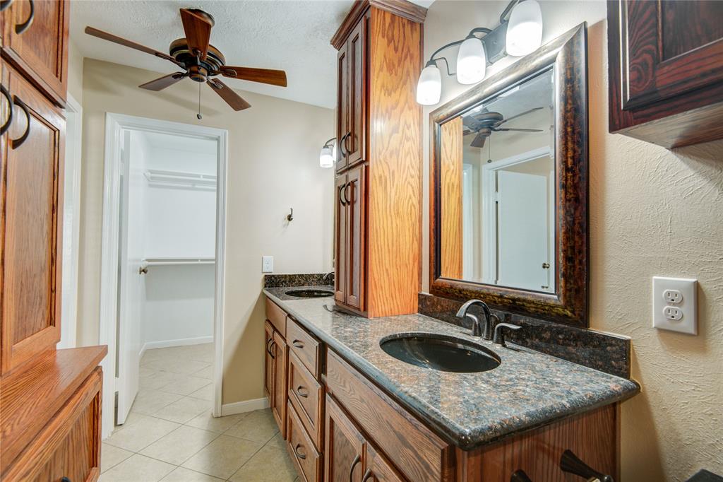 16610 Saturn Lane, Houston, Texas image 30