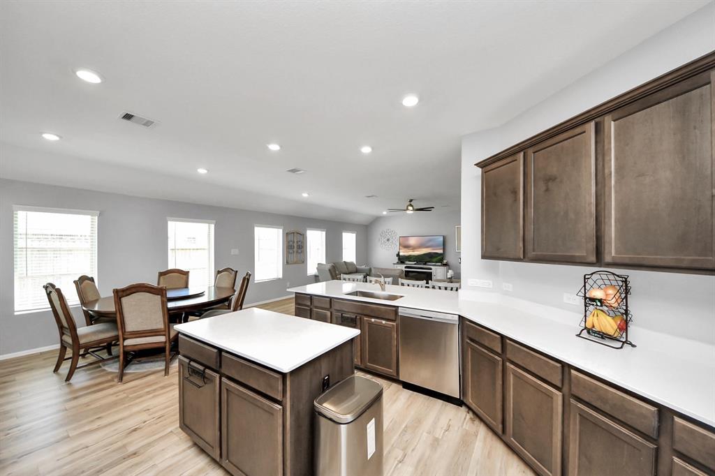 7219 Keechi Place, Mont Belvieu, Texas image 18